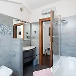 Holiday home Poiai Stonehouse With Jacuzzi *