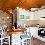 Poiai Stonehouse With Jacuzzi Holiday home *