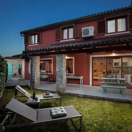 펜션 Poiai Stonehouse With Jacuzzi 페로이