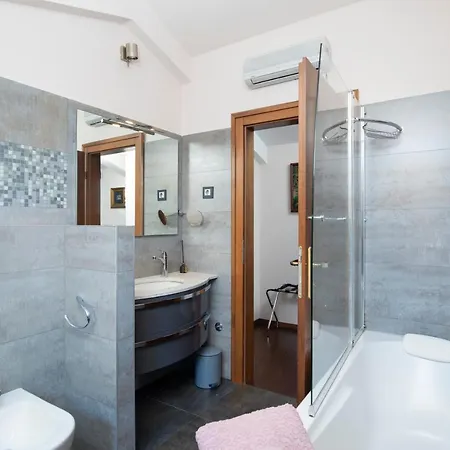 Сasa de vacaciones Poiai Stonehouse With Jacuzzi *