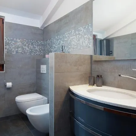 Poiai Stonehouse With Jacuzzi