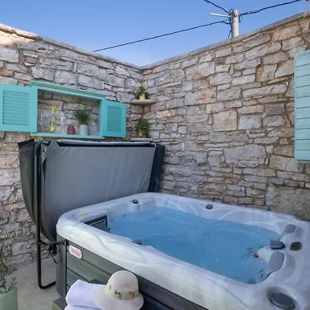 Poiai Stonehouse With Jacuzzi Holiday home