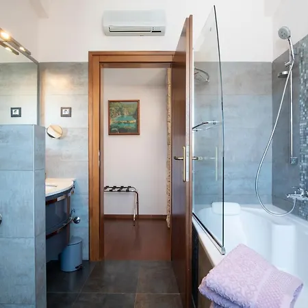 בית נופש Poiai Stonehouse With Jacuzzi *