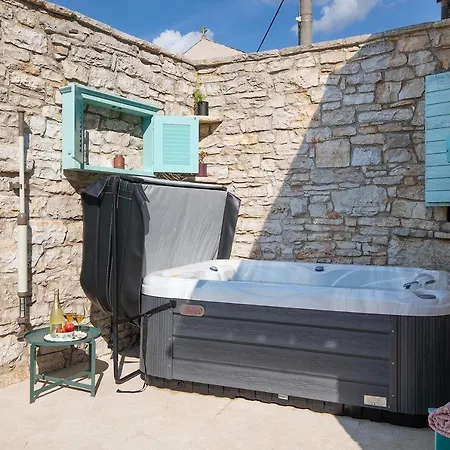 Poiai Stonehouse With Jacuzzi Peroj