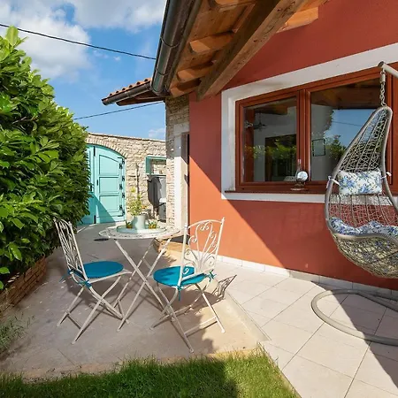 Poiai Stonehouse With Jacuzzi 펜션 페로이