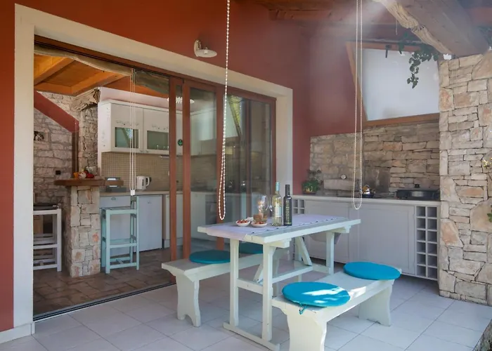 펜션 Poiai Stonehouse With Jacuzzi *