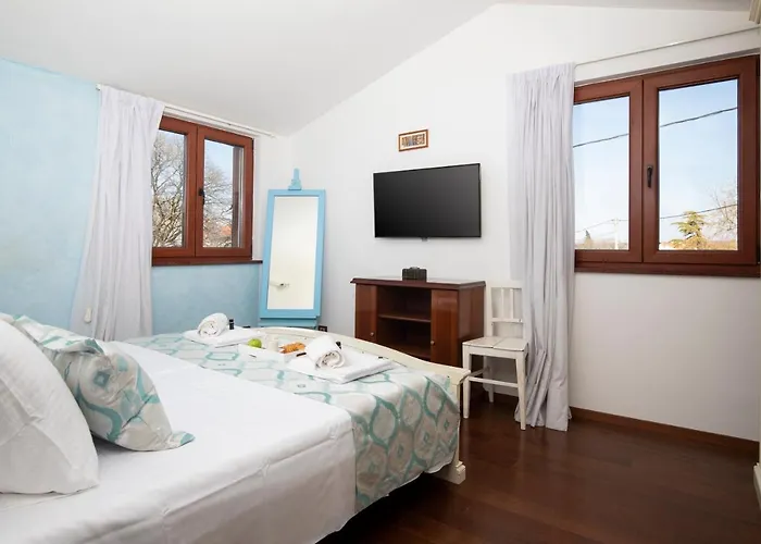 Poiai Stonehouse With Jacuzzi 펜션 페로이