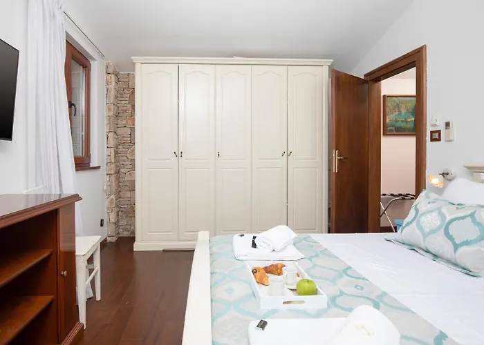 Poiai Stonehouse With Jacuzzi