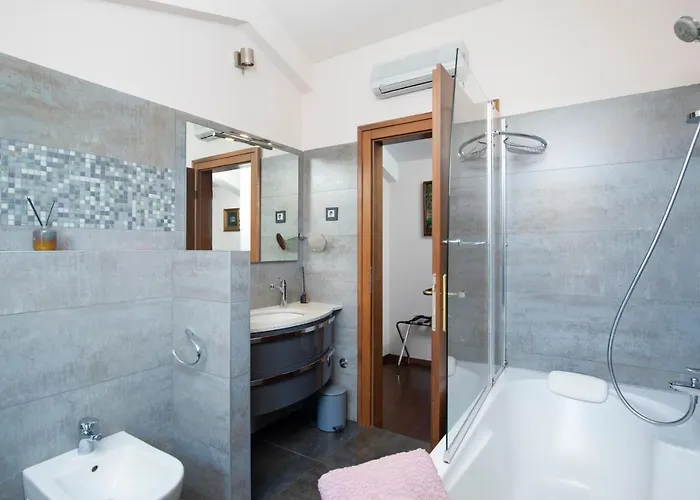 펜션 Poiai Stonehouse With Jacuzzi *