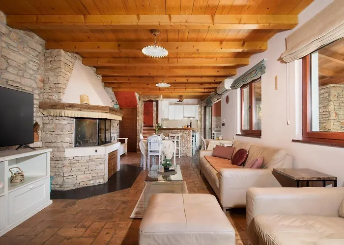 Poiai Stonehouse With Jacuzzi 페로이