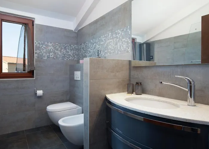 Poiai Stonehouse With Jacuzzi