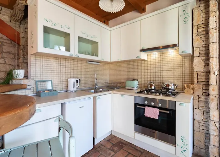 Poiai Stonehouse With Jacuzzi 펜션 페로이