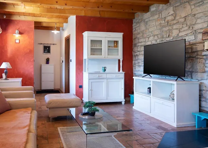 펜션 Poiai Stonehouse With Jacuzzi *