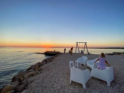 펜션 Poiai Stonehouse With Jacuzzi 페로이