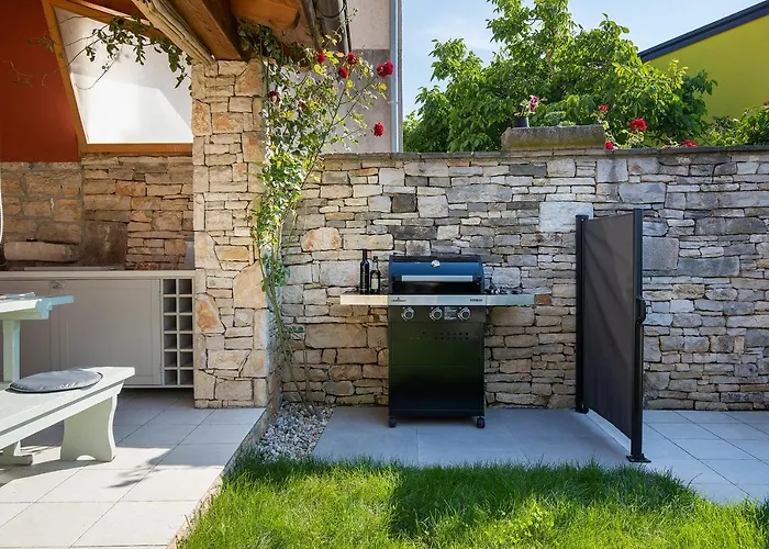 Poiai Stonehouse With Jacuzzi 펜션 *