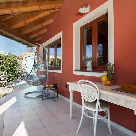 Poiai Stonehouse With Jacuzzi 度假居 佩罗杰