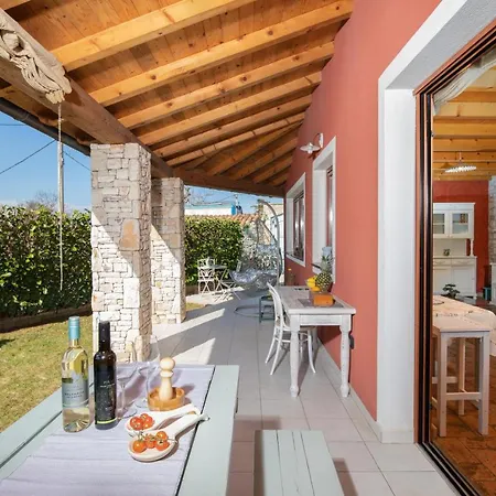 Poiai Stonehouse With Jacuzzi Ferienhaus *