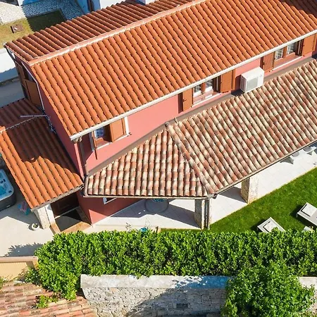 Prázdninový dům Poiai Stonehouse With Jacuzzi