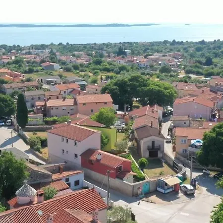 Poiai Stonehouse With Jacuzzi * Перой