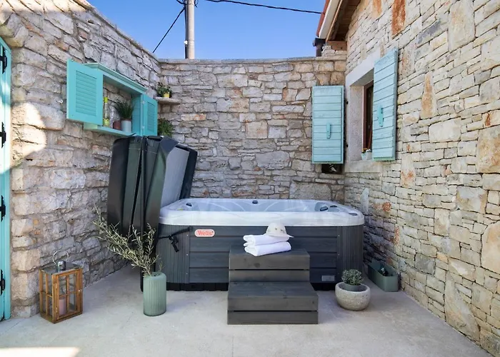 Poiai Stonehouse With Jacuzzi Prázdninový dům