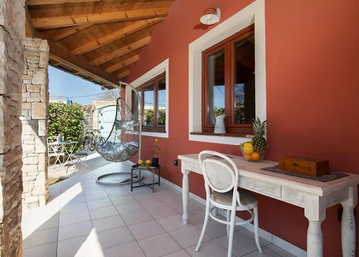 Poiai Stonehouse With Jacuzzi Prázdninový dům Peroj