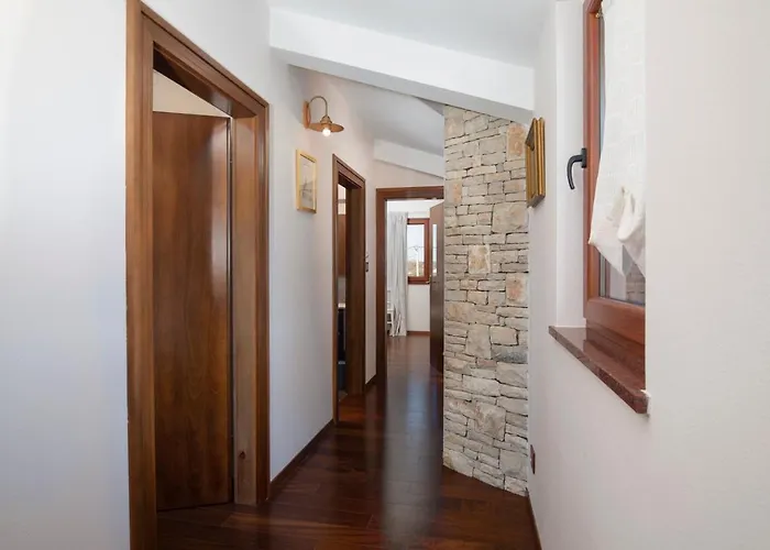 Prázdninový dům Poiai Stonehouse With Jacuzzi *