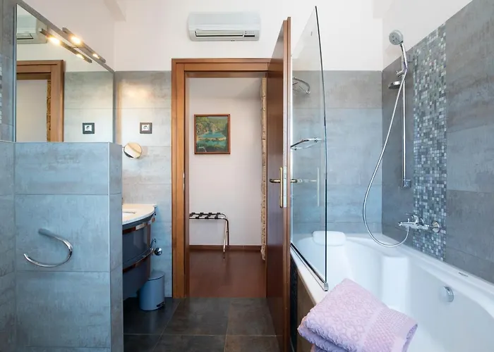 Prázdninový dům Poiai Stonehouse With Jacuzzi *