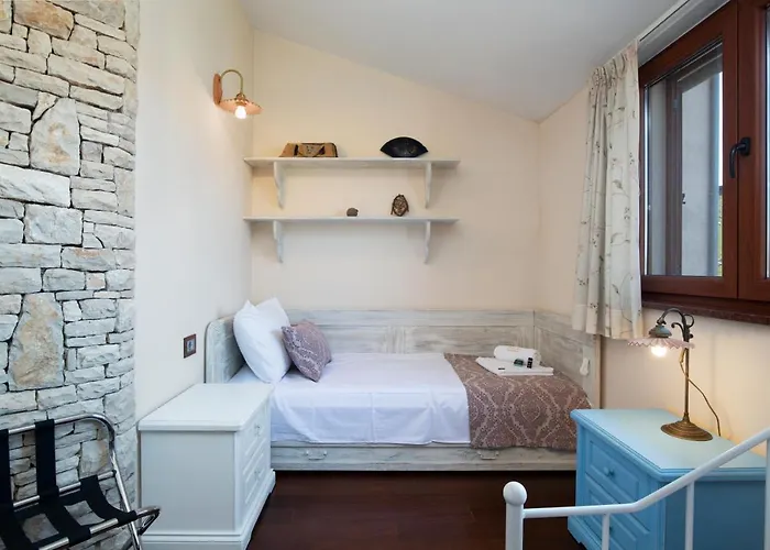 Poiai Stonehouse With Jacuzzi Prázdninový dům *