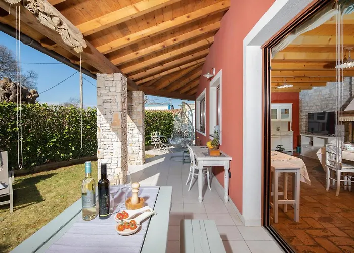 Poiai Stonehouse With Jacuzzi Prázdninový dům *