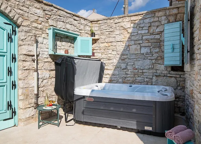 Poiai Stonehouse With Jacuzzi Peroj