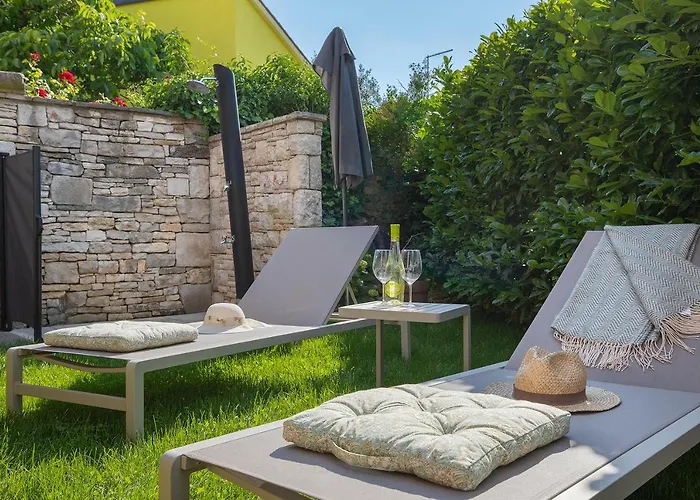 Poiai Stonehouse With Jacuzzi Peroj