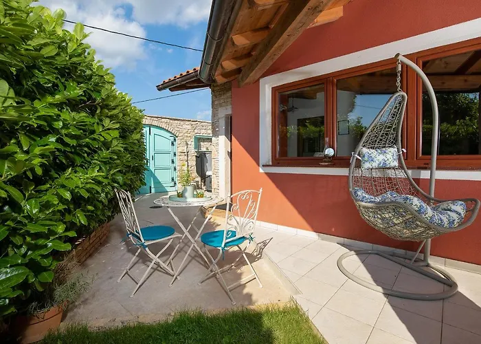 Poiai Stonehouse With Jacuzzi Prázdninový dům Peroj